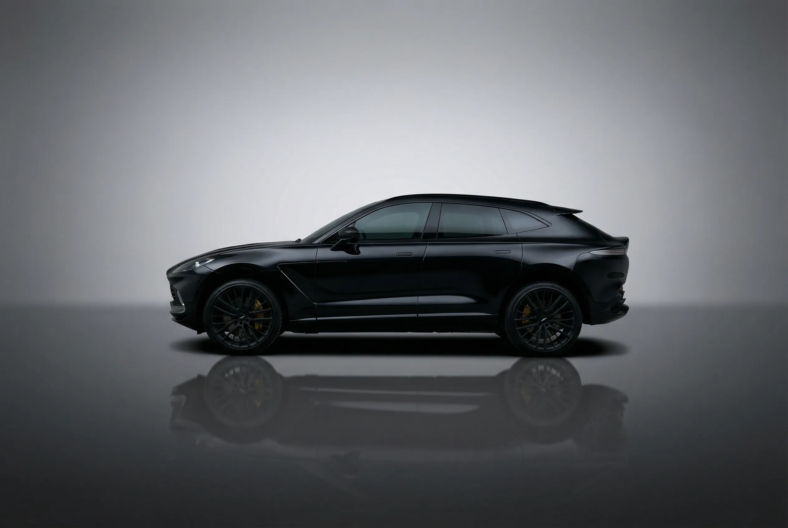 Aston Martin DBX - Image 3
