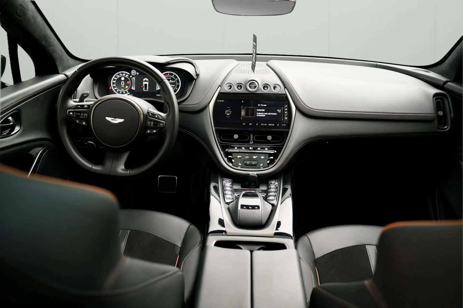 Aston Martin DBX - Image 4
