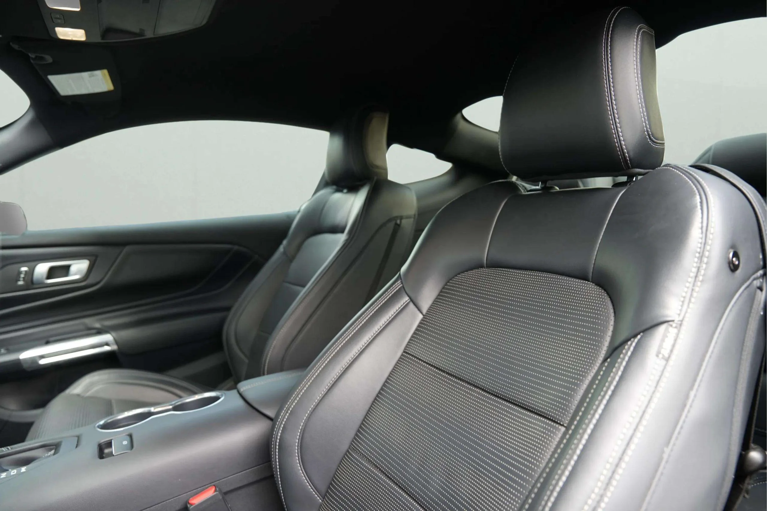 FORD Mustang - Image 5