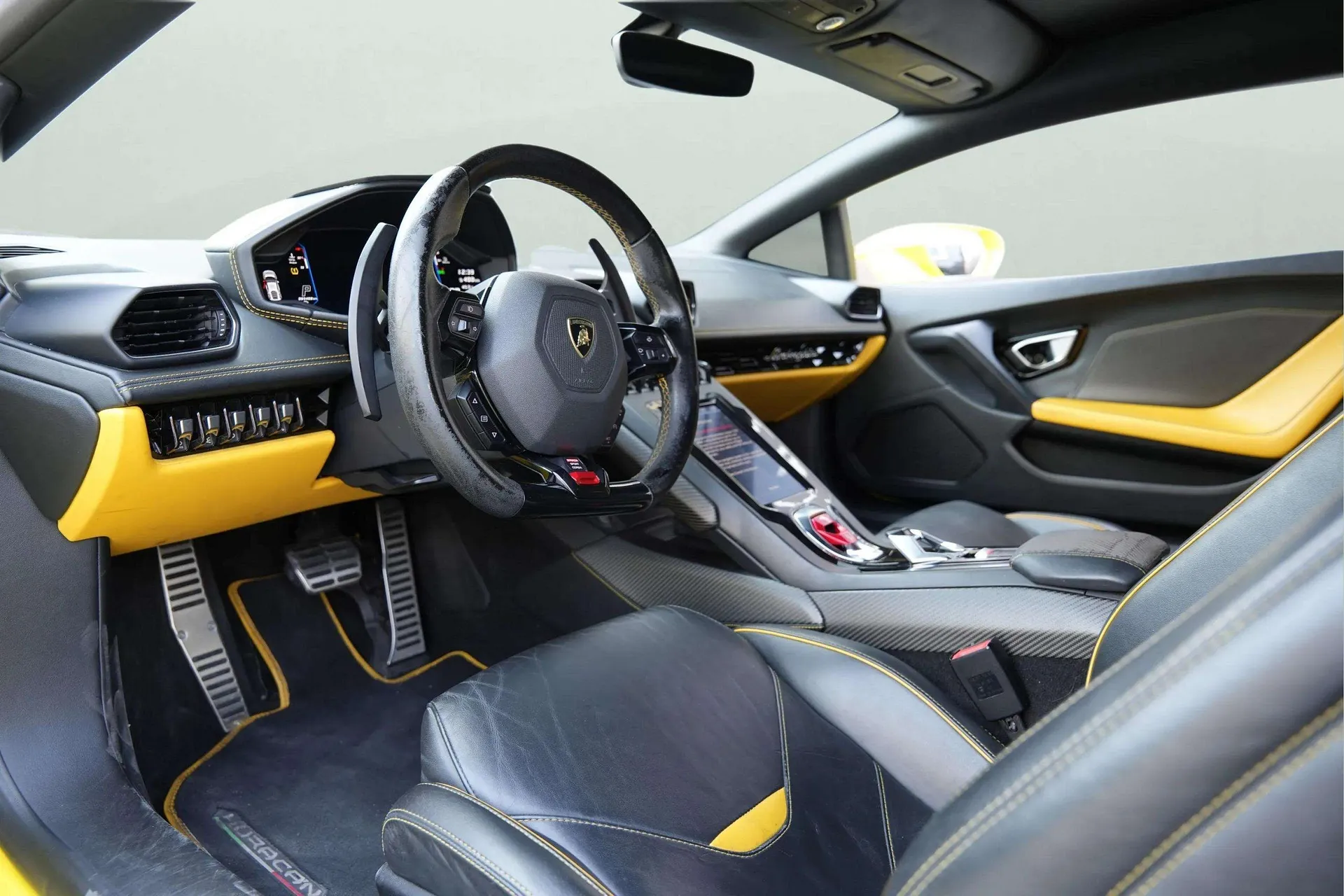 LAMBORGHINI Huracan Coupe - Image 4