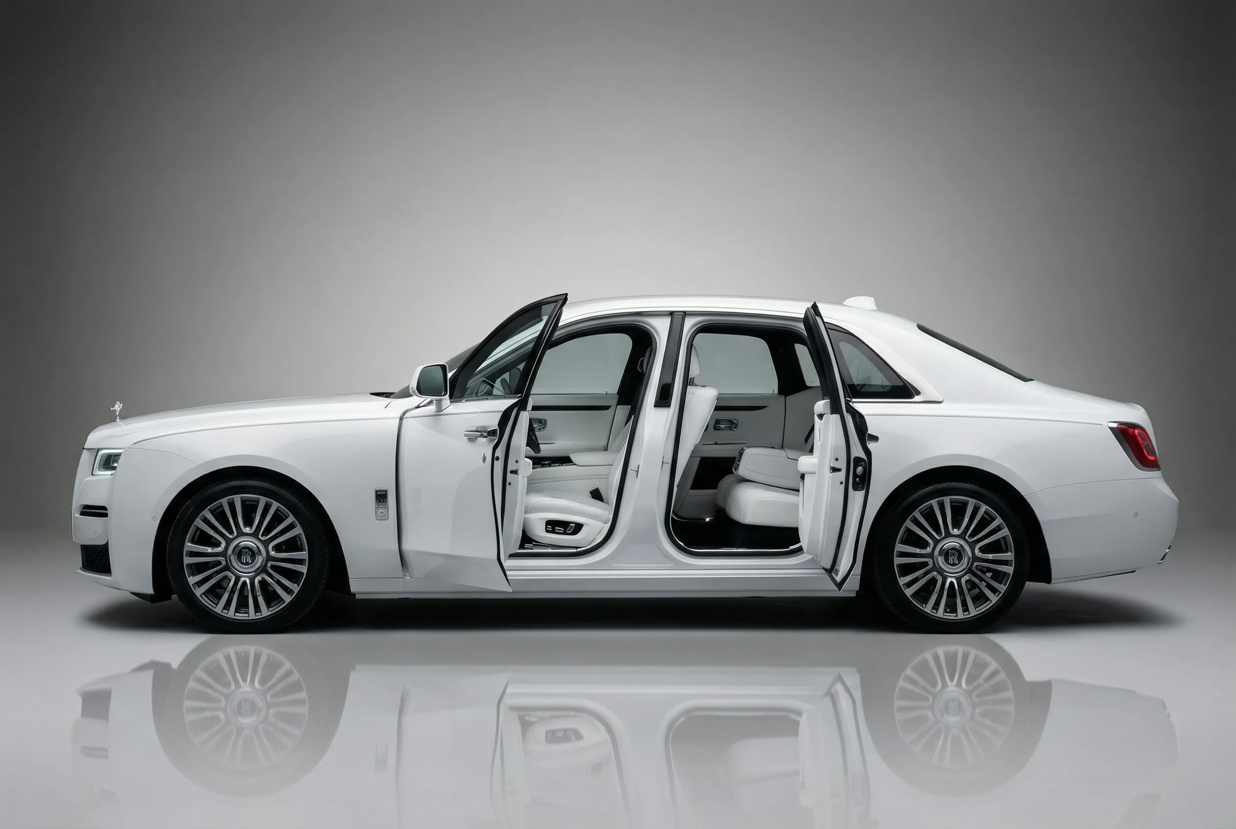 ROLLSROYCE Ghost - Image 2