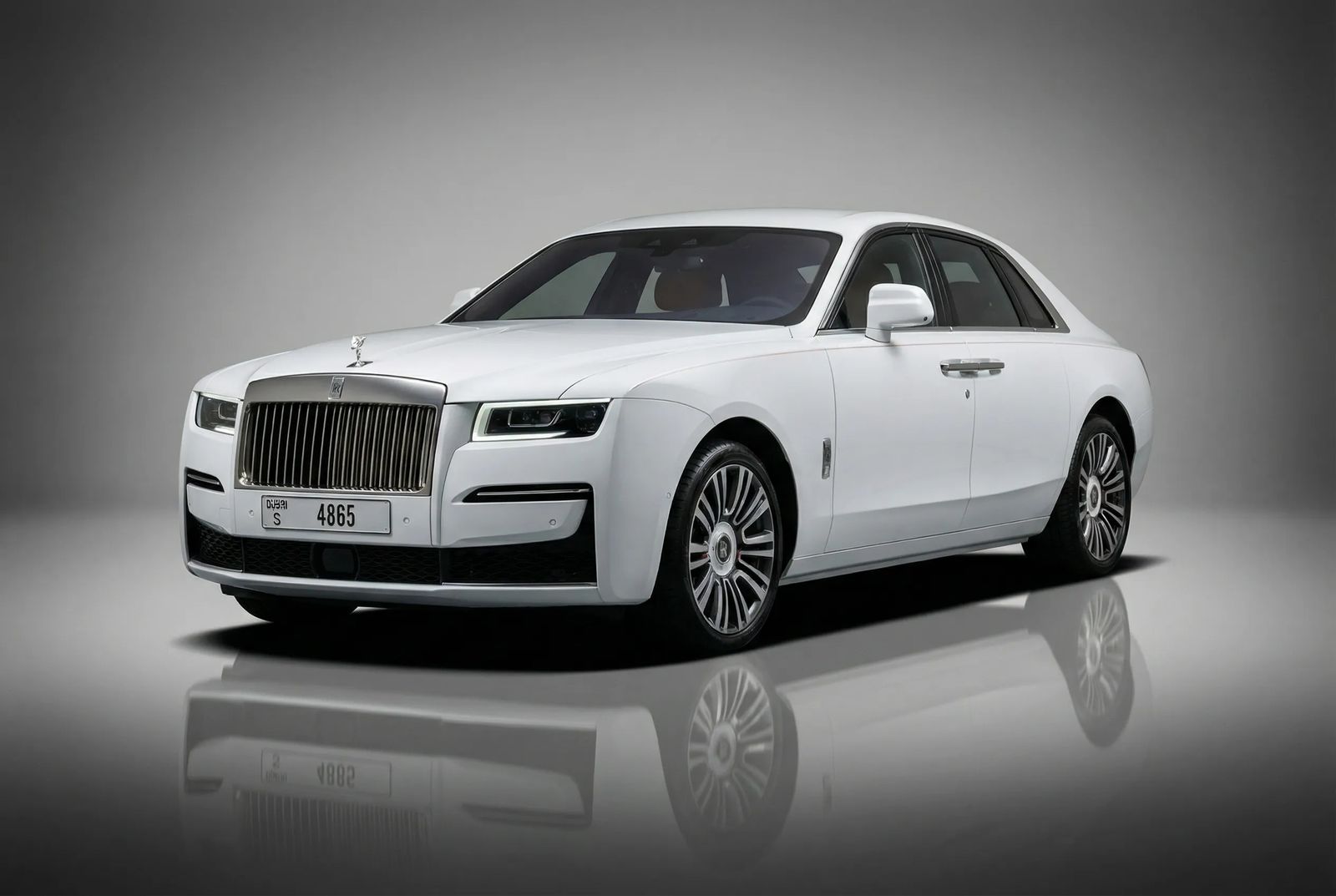 Аренда Rolls Royce в Дубае – Cullinan, Ghost, Phantom, Spectre и другие | Ультра-роскошь с Rotana Star