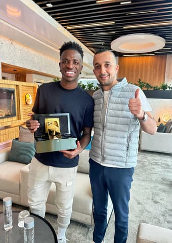 فينيشيوس جوزيه بايكساو دي أوليفيرا جونيور - Image 1