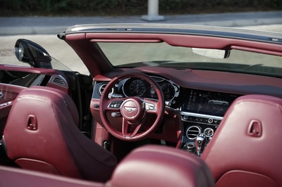 Bentley Continental GTC 2023 - Image 5