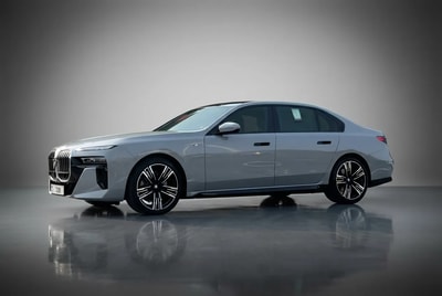 BMW 735i 2023 - Image 3