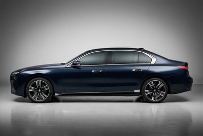BMW 735i 2024 - Image 2