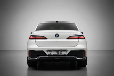 BMW 735i 2024 - Image 4