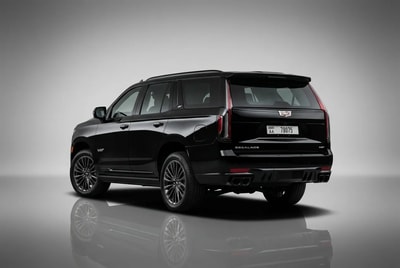 Cadillac Escalade V 2023 - Image 2