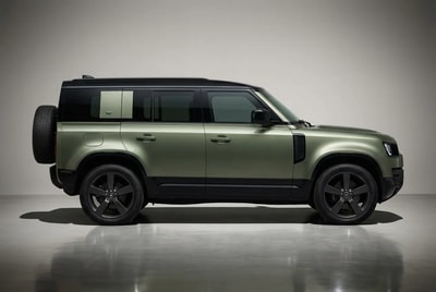 Land Rover Defender 2023 - Image 3