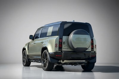 Land Rover Defender 2023 - Image 4
