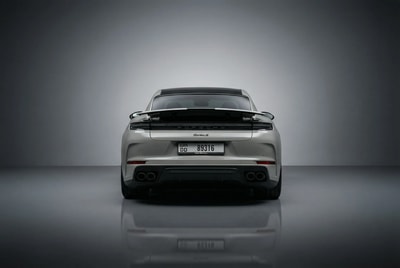 Porsche Panamera Turbo S E-Hybrid 2025 - Image 3