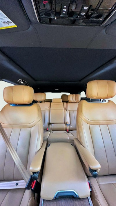 Land Rover Range Rover 7 Seats 2024 - Image 4