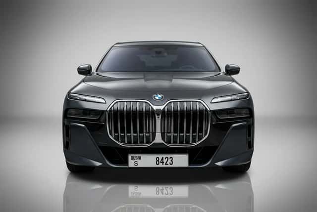بي إم دبليو 735i 2025