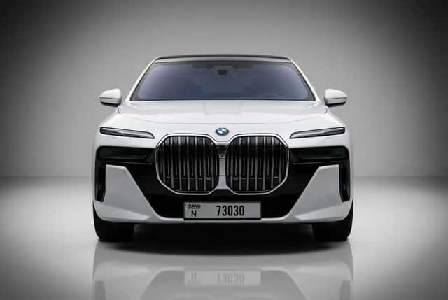 بي إم دبليو 735i 2025