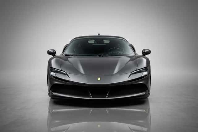 فيراري SF90 Stradale 2023