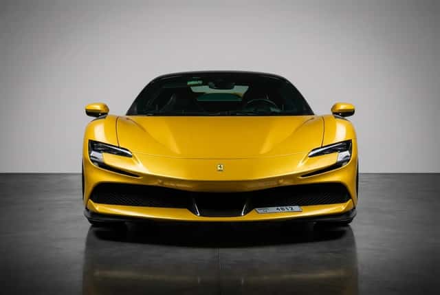 فيراري SF90 Stradale 2023