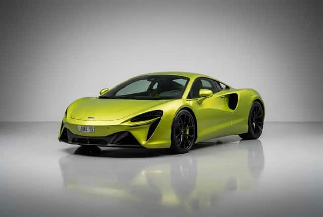 ماكلارين Artura 2025