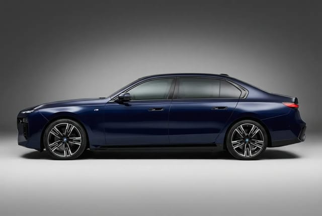 BMW 735i 2024 - Image 3