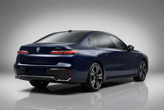 BMW 735i 2024 - Image 4