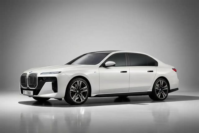 BMW 735i 2024 - Image 2