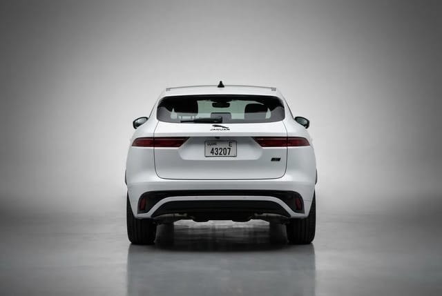Jaguar F-PACE 2025 - Image 3