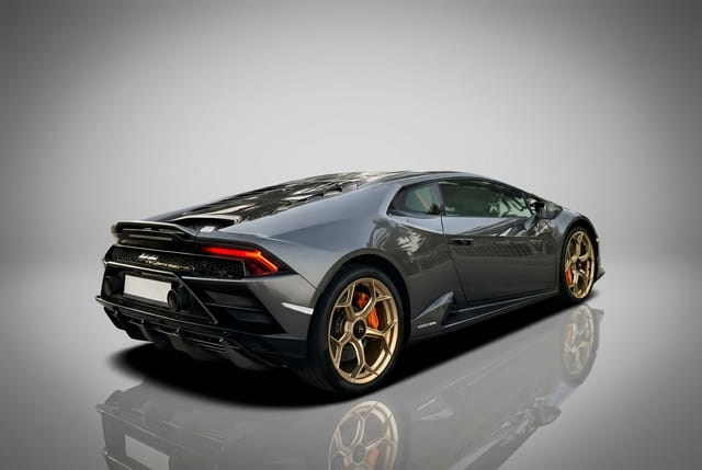 Lamborghini Huracan EVO Coupe 2021 - Image 2