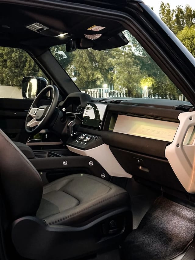 Land Rover Defender 2023 - Image 4