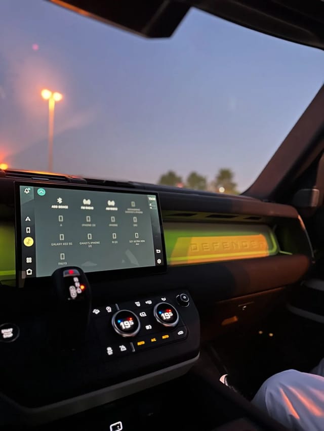 Land Rover Defender 2023 - Image 5