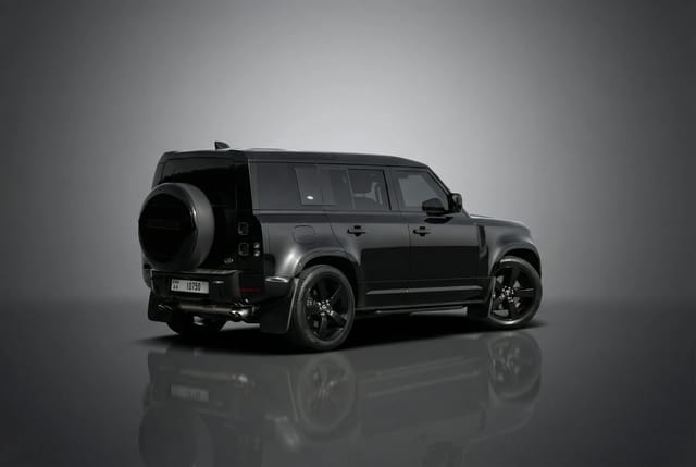 Land Rover Defender V8 2023 - Image 2