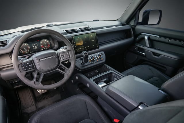 Land Rover Defender V8 2023 - Image 4