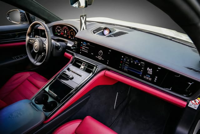 Porsche Panamera Turbo S E-Hybrid 2025 - Image 5