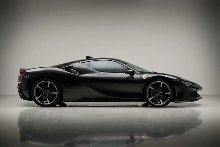 استئجار فيراري في دبي - قوة إيطالية، فخامة غريبة وأداء سوبركار | روتانا ستار