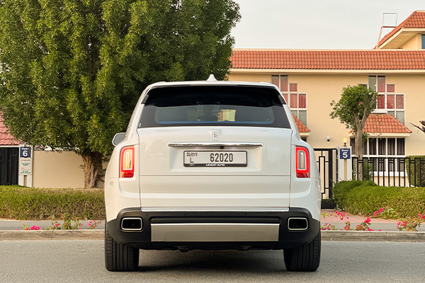 rent ROLLS ROYCE CULLINAN White 2