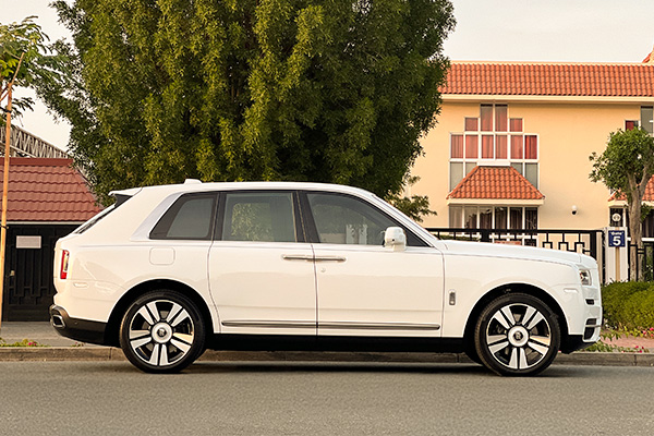 rent ROLLS ROYCE CULLINAN White 3