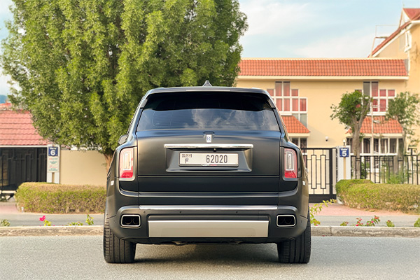 rent ROLLS ROYCE CULLINAN black 2