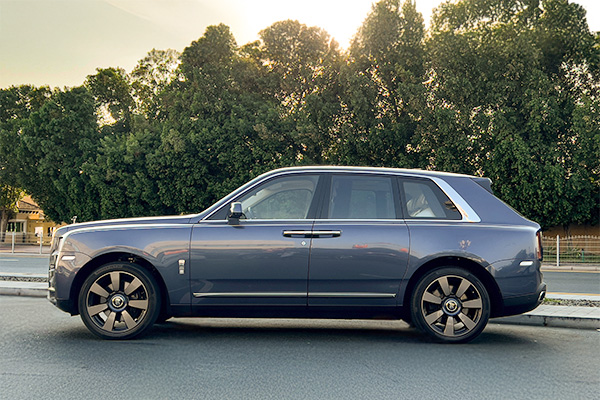 rent ROLLS ROYCE CULLINAN blue 2